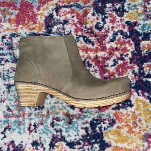 NEW Unworn Dansko Women’s Maria Bootie Size 5.5/6 US